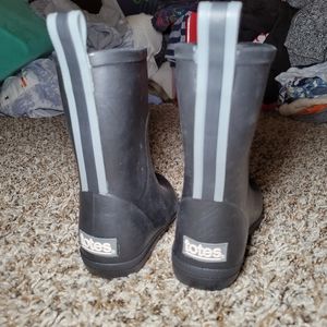Totes navy rainboots